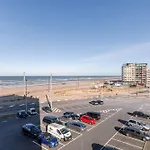 Huswell - Spacious & Modern Sea View Apartment With Garage