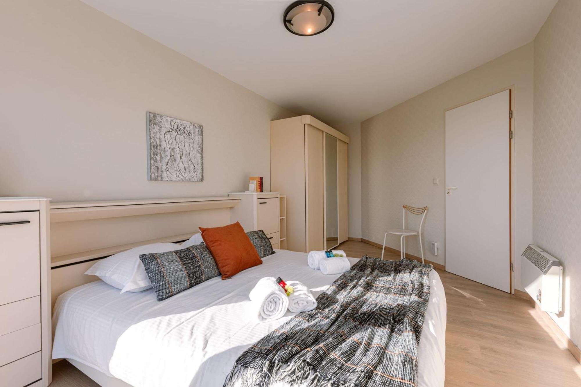 Huswell - Spacious & Modern Sea View With Garage Oostende