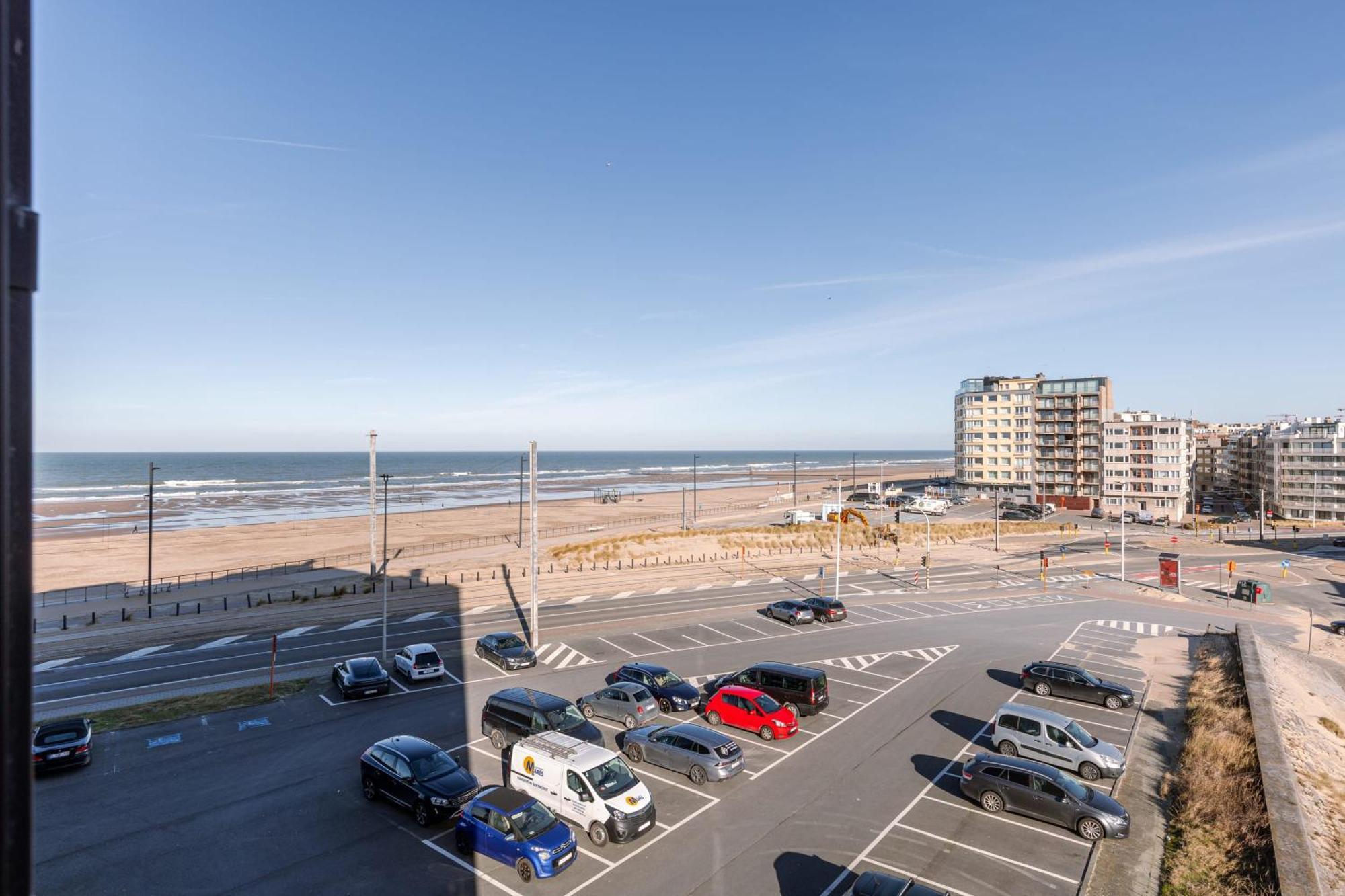 Huswell - Spacious & Modern Sea View With Garage Appartement Oostende