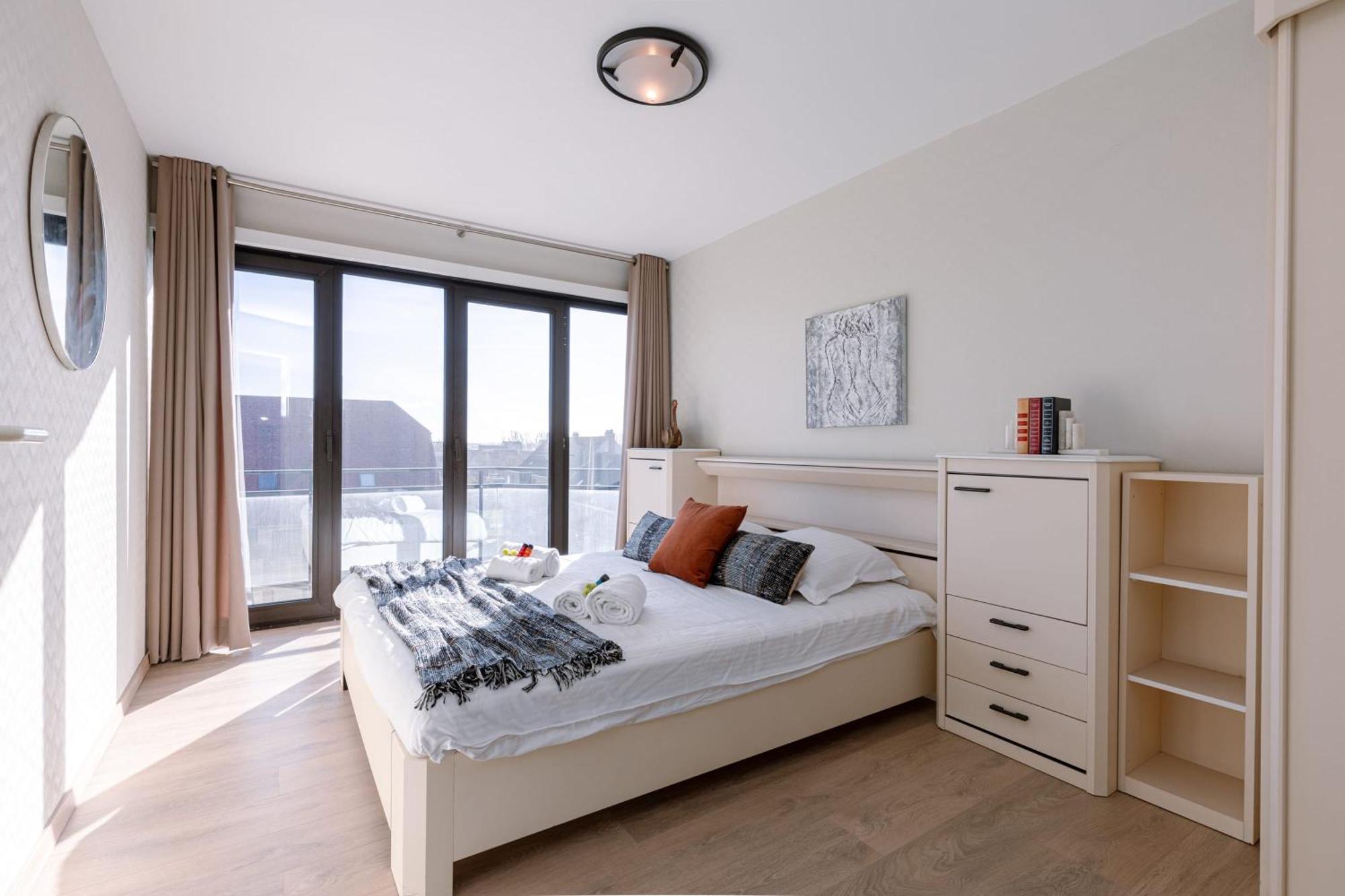 Huswell - Spacious & Modern Sea View With Garage * Oostende