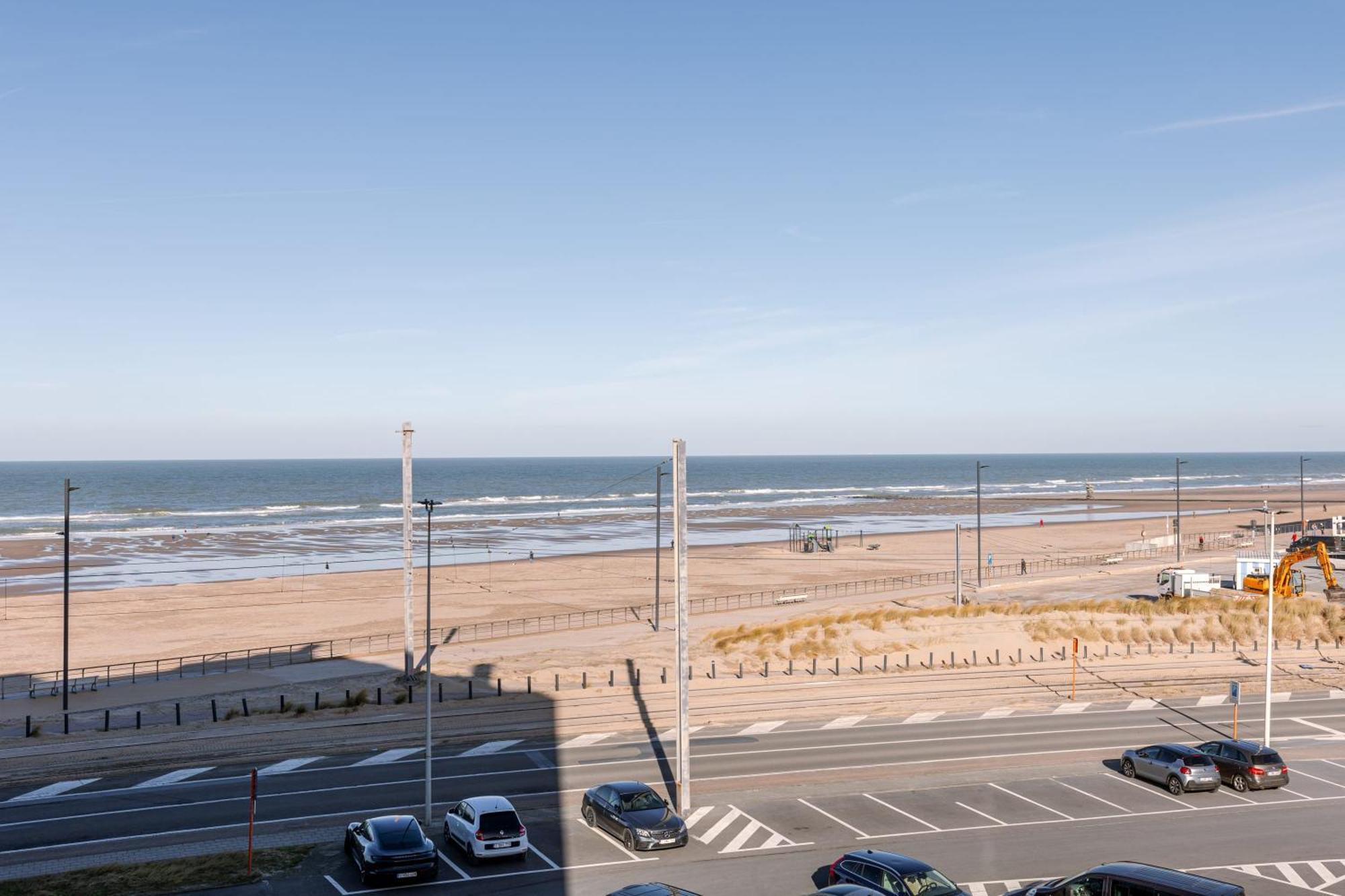 Huswell - Spacious & Modern Sea View With Garage